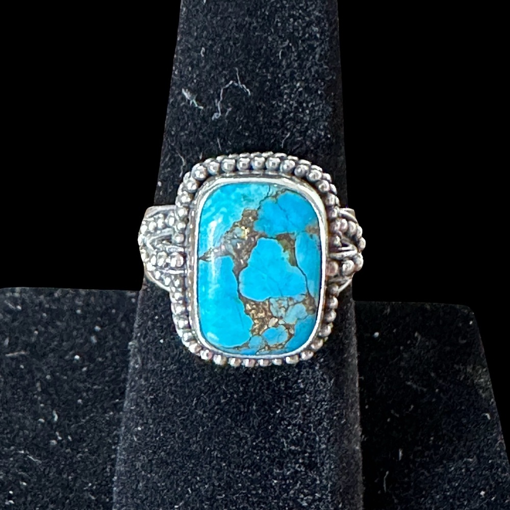Stunning Turquoise and Silver Women's Ring